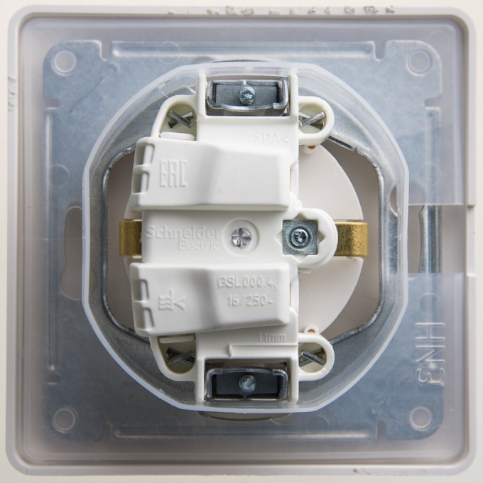 Розетка SCHNEIDER ELECTRIC GLOSSA с заземлением, IP44, со шторкой, с крышкой, в сборе, перламутр GSL000648